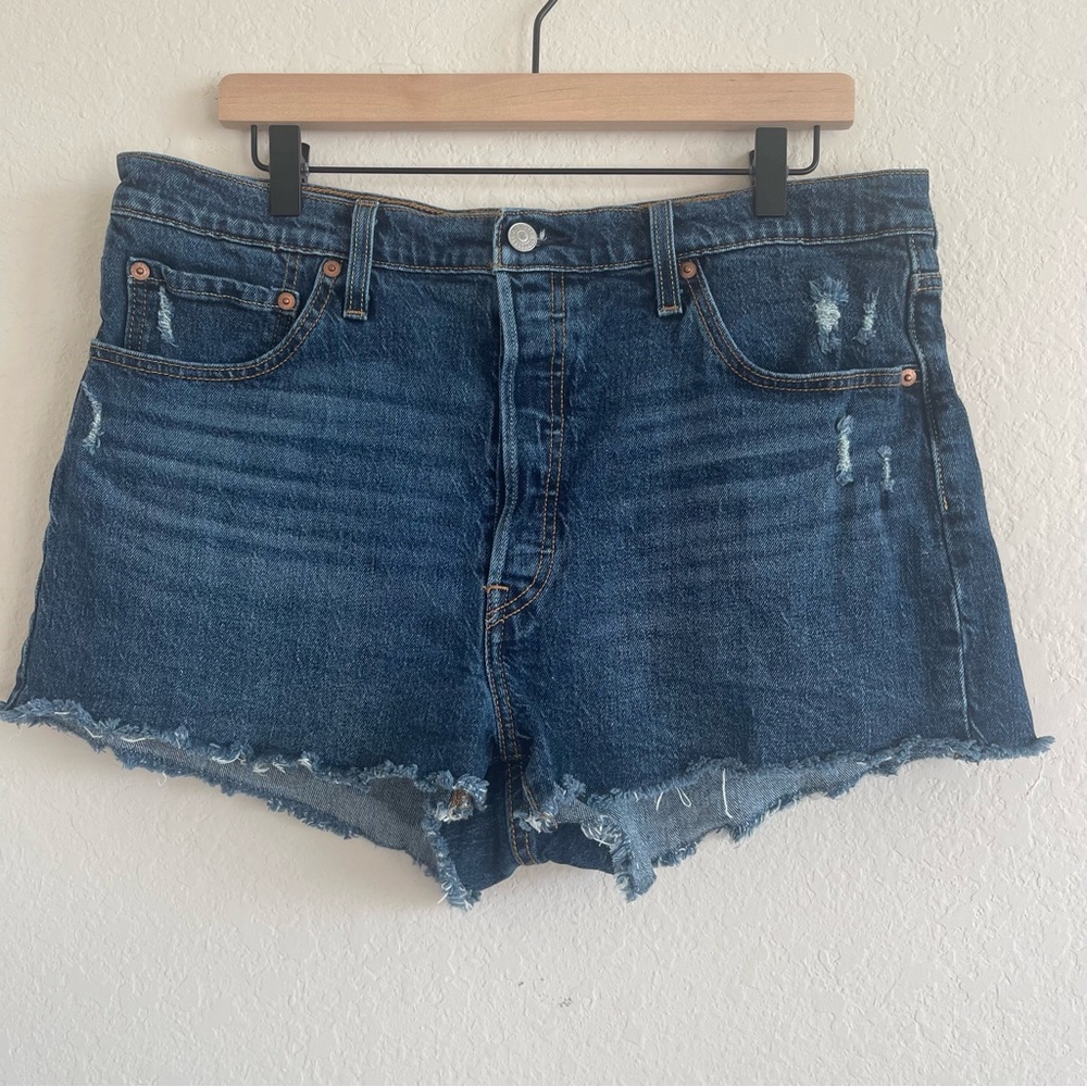 Levi’s Womens Cut Off Raw Hem Dark Wash Denim Shorts - Size 34